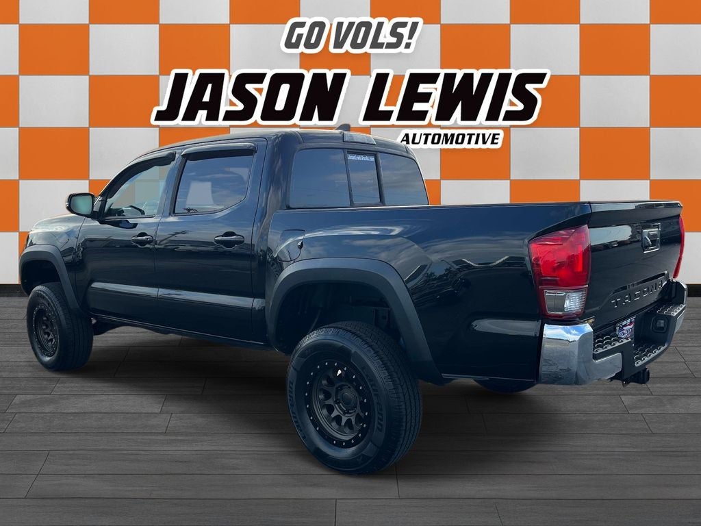 2016 Toyota Tacoma — detail view